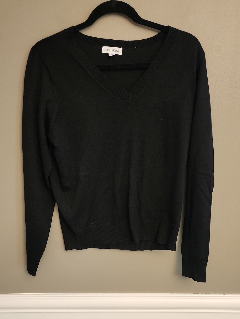 NWOT Calvin Klein Women's Black V-Neck Pullover Sweater